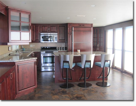 luxury houseboat builder